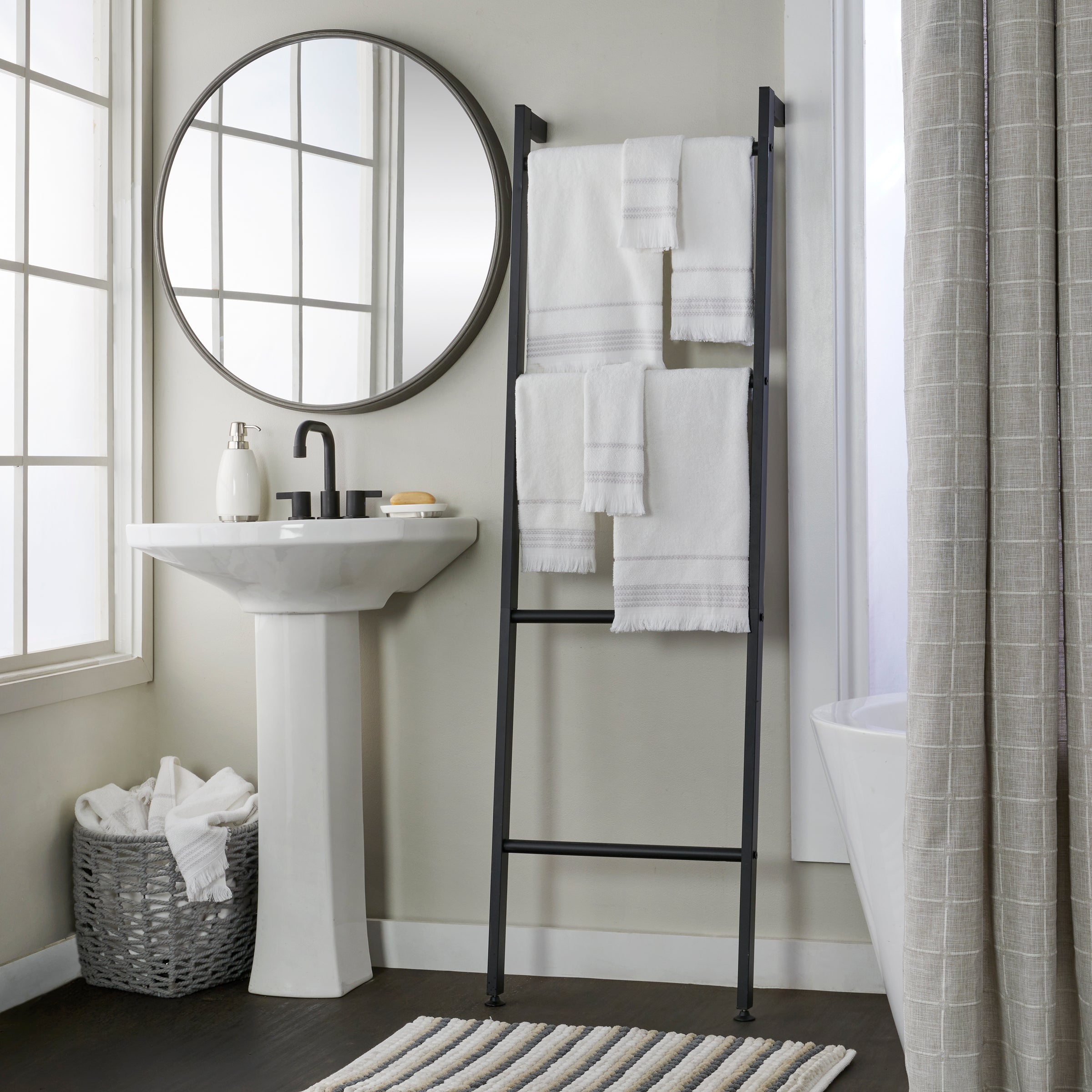 Casual Fringe 2-Piece Cotton Bath Towel Set, White