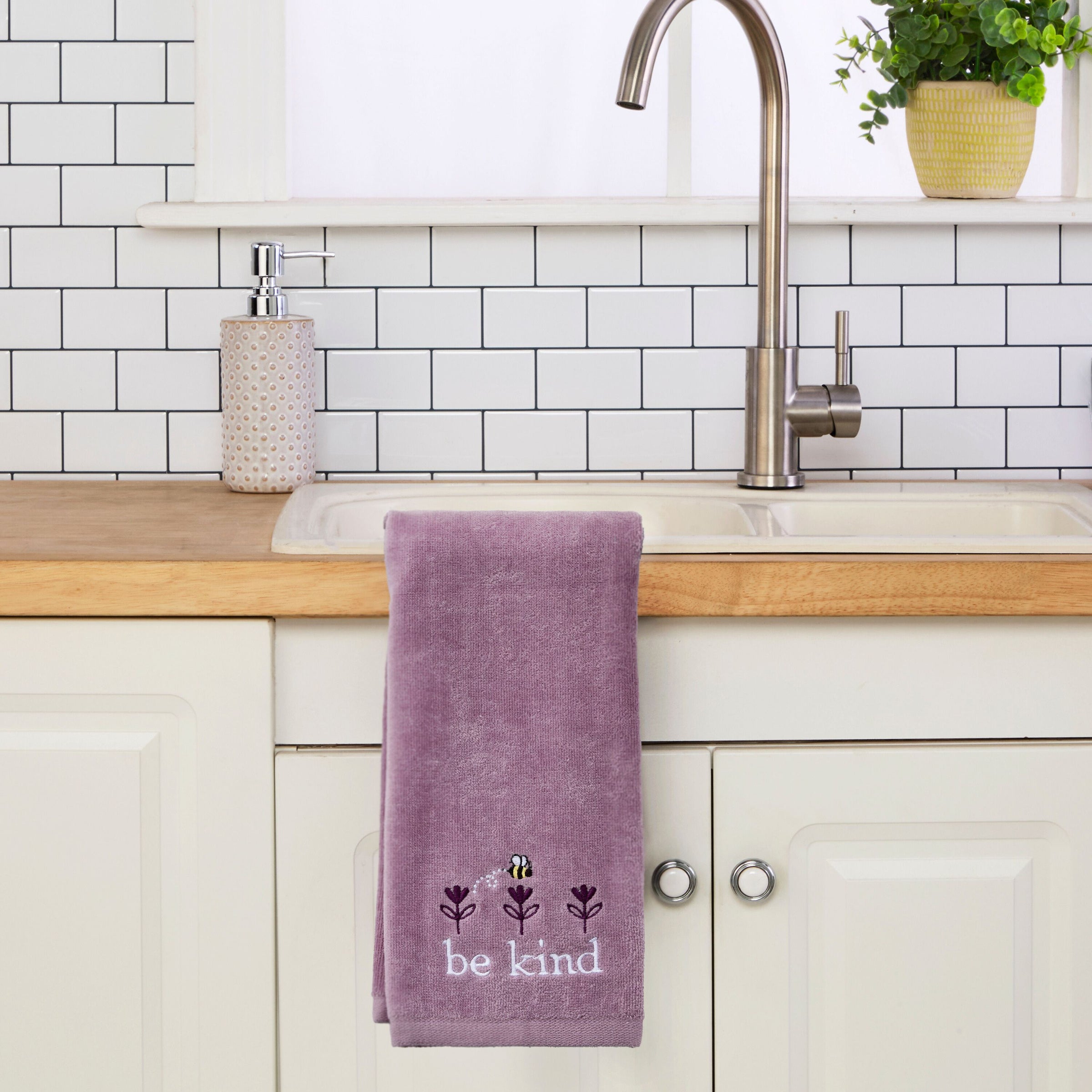 Bee Kind 2-Piece Hand Towel Set, Lavender