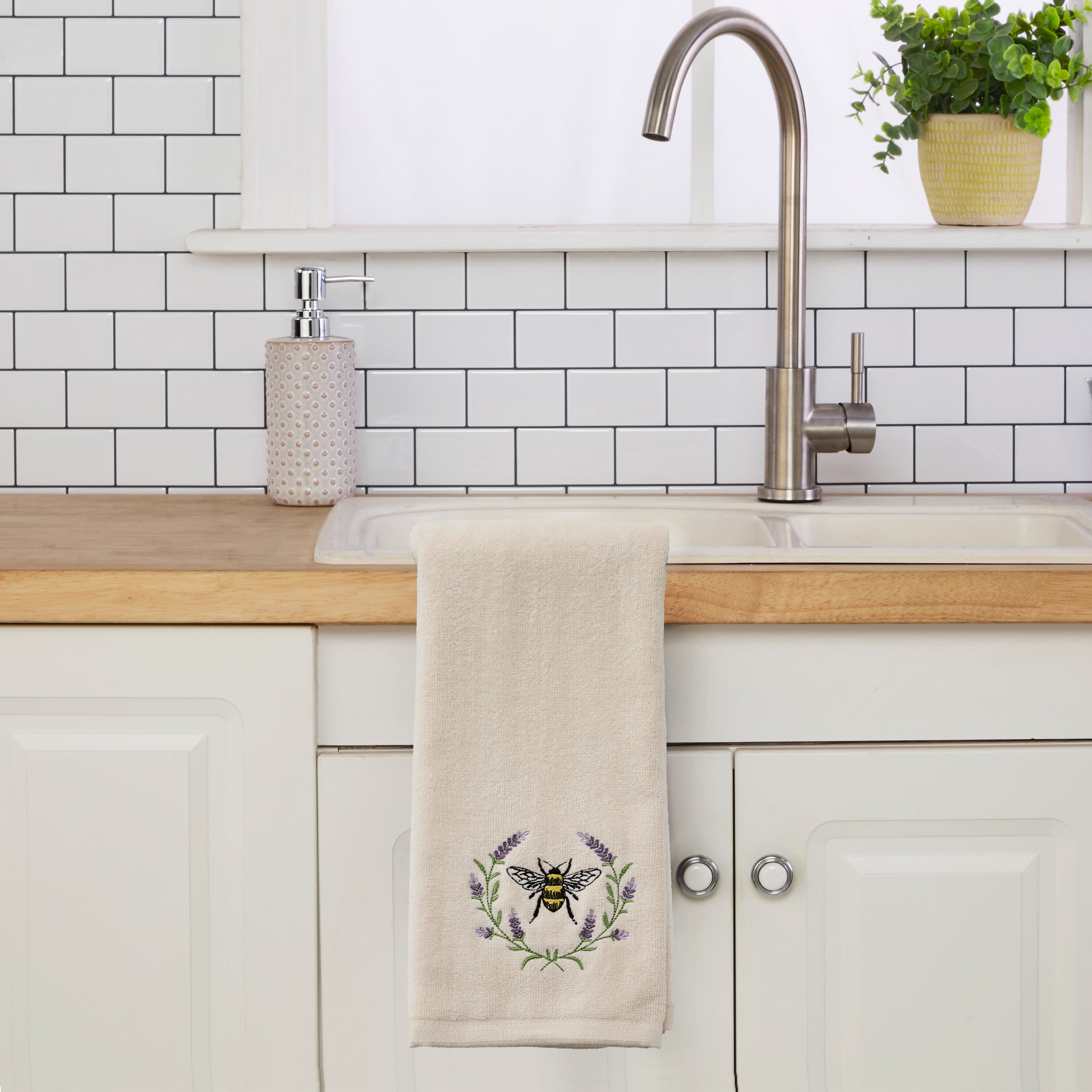 Bee Lavender 2-Piece Hand Towel Set, Natural