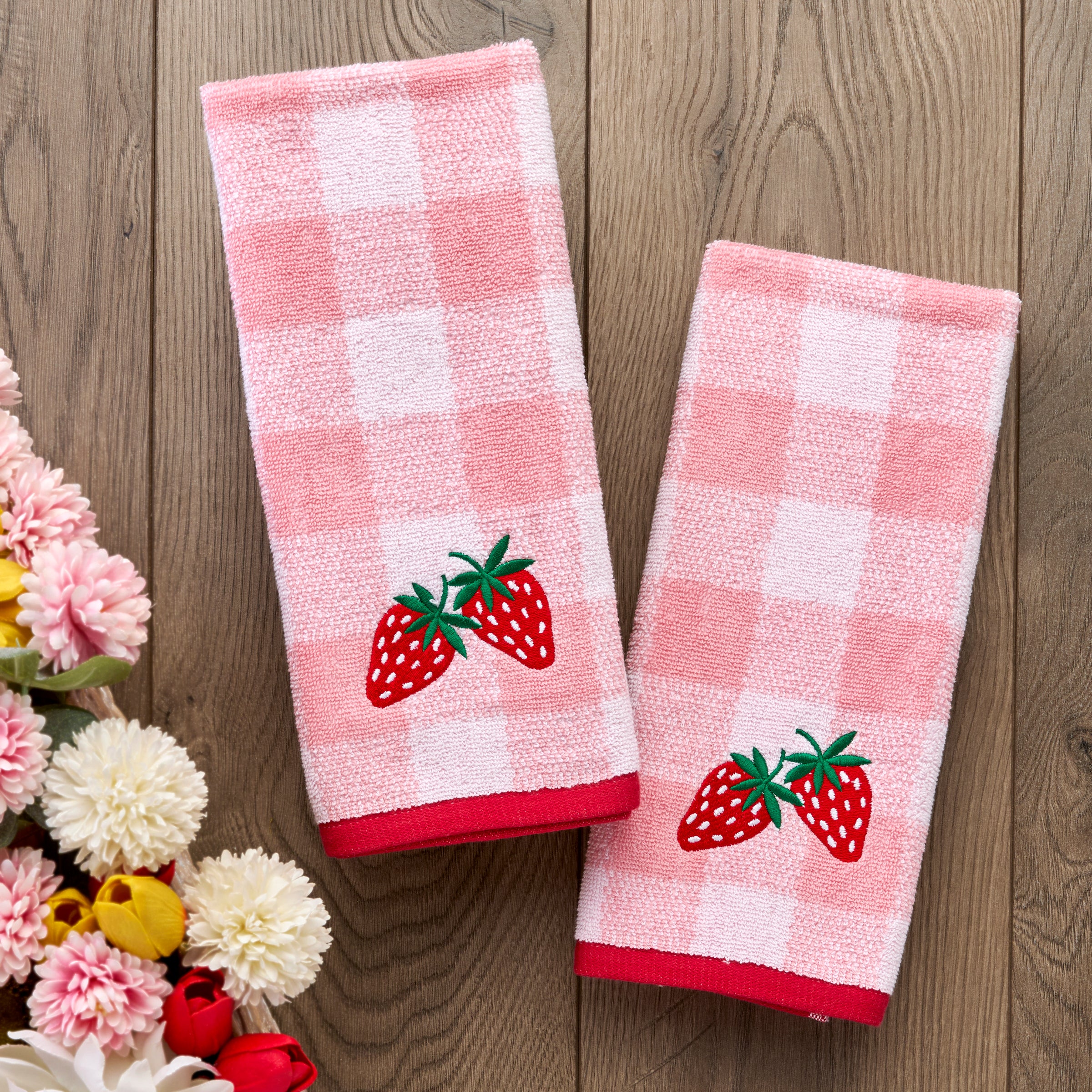 Buffalo Plaid Strawberry 2-Piece Hand Towel Set, Pink