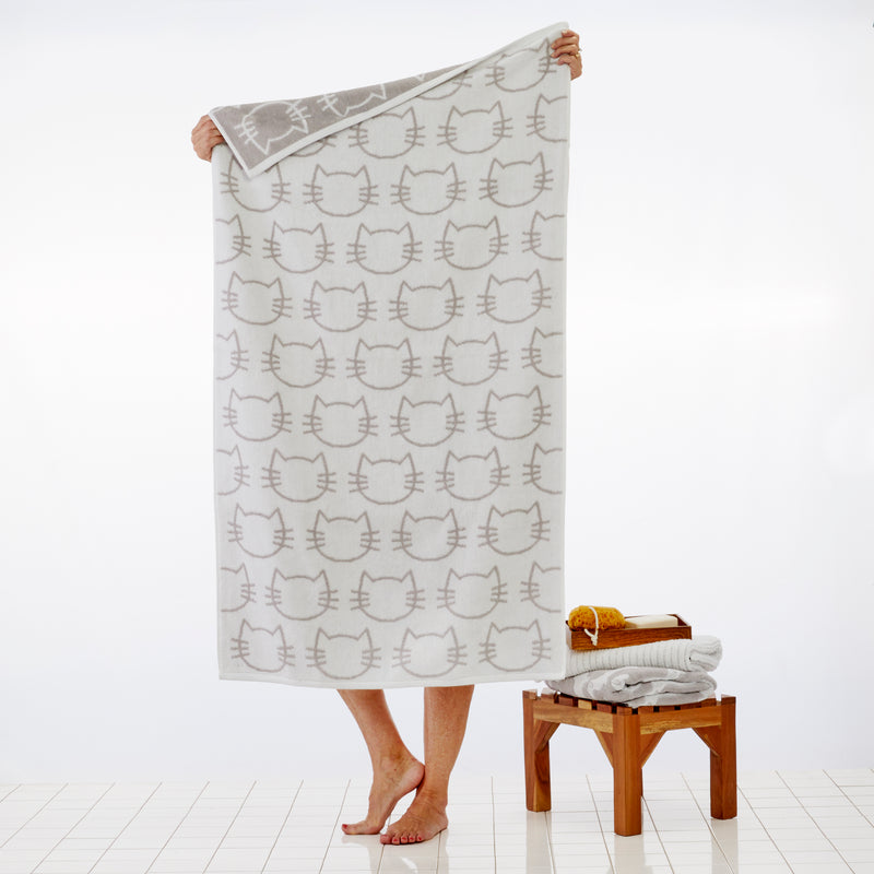 Cat Jacquard Bath Towel, White/Gray