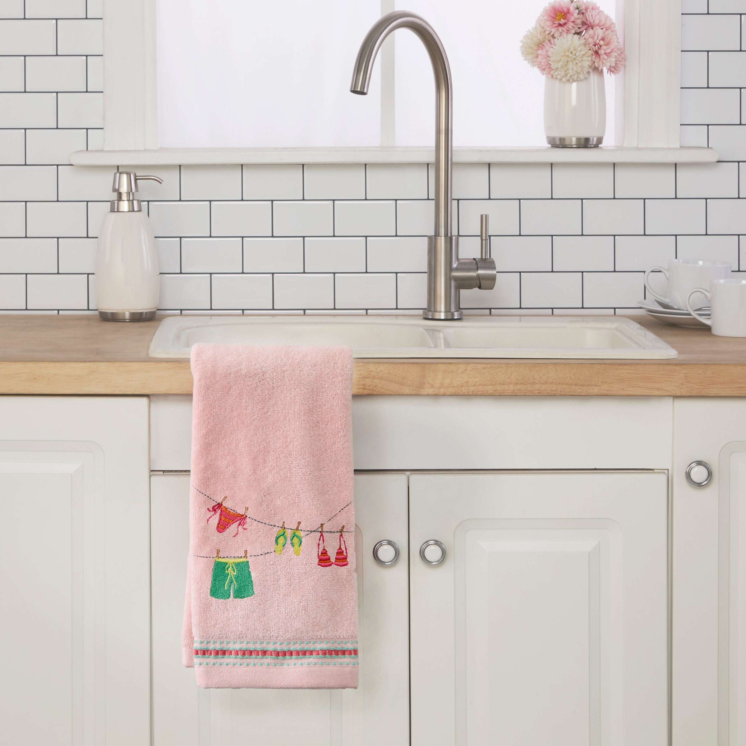 Summer Clothesline 2-Piece Hand Towel Set, Blush