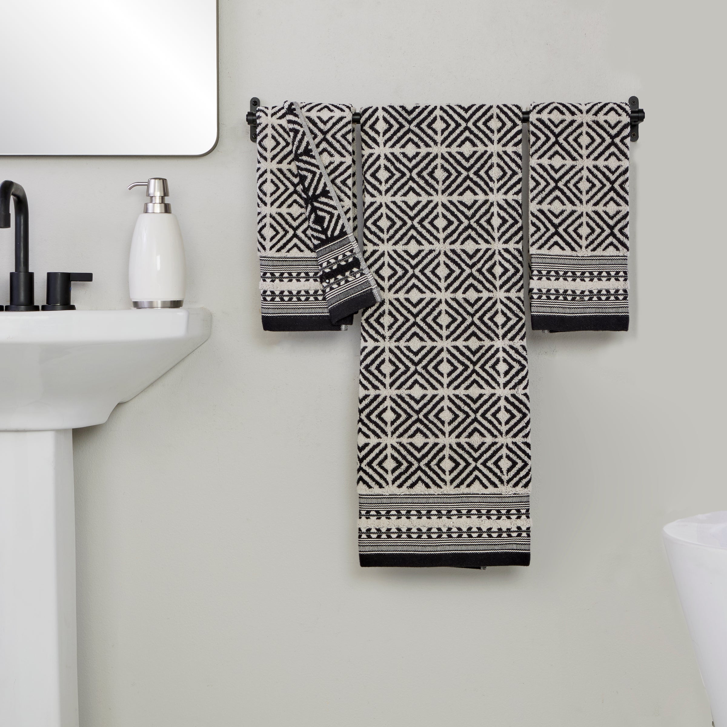 Diamond Grid Jacquard 2-Piece Hand Towel Set, Black