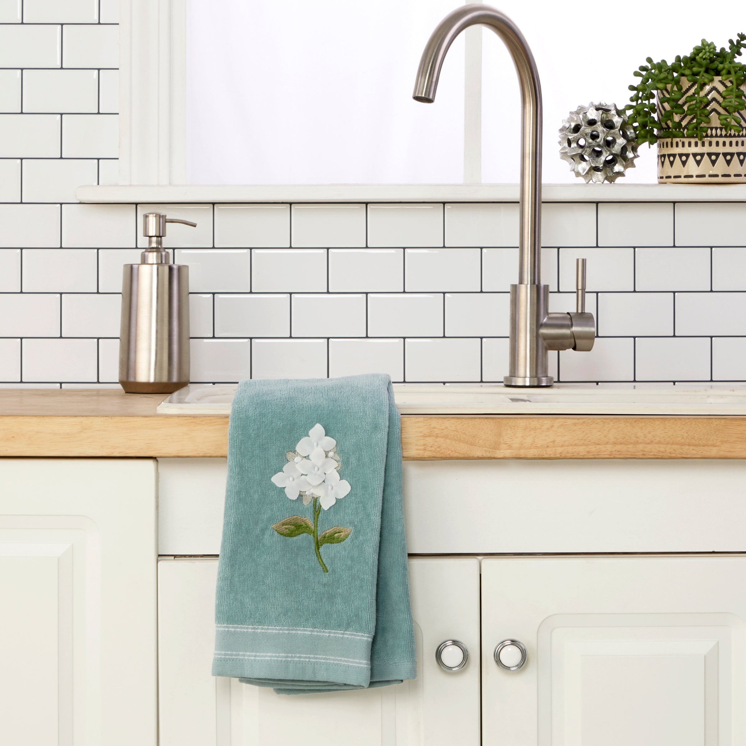 Farm Hydrangea 2-Piece Hand Towel Set, Seafoam