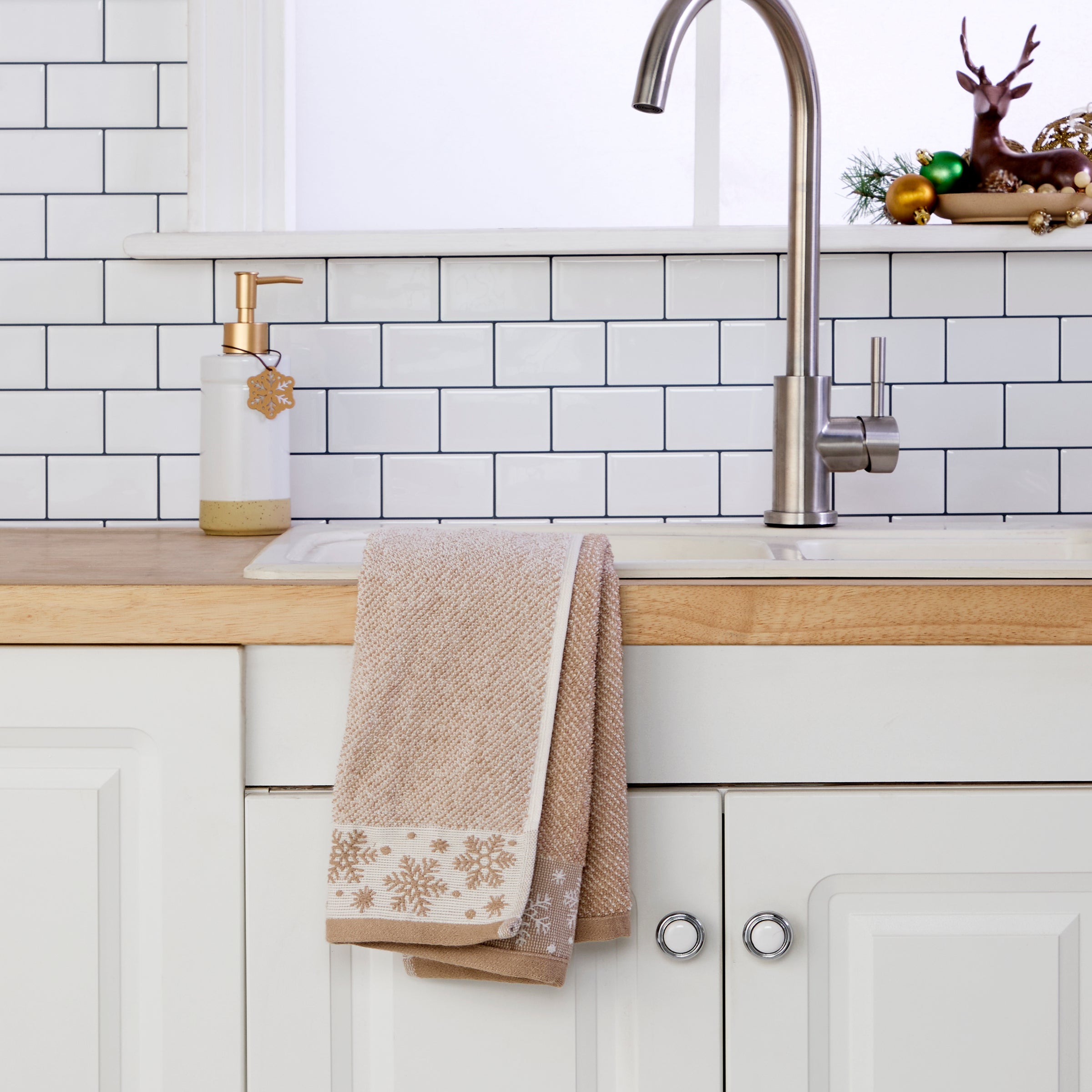 Heather Snowflake Jacquard 2-Piece Hand Towel Set, Tan