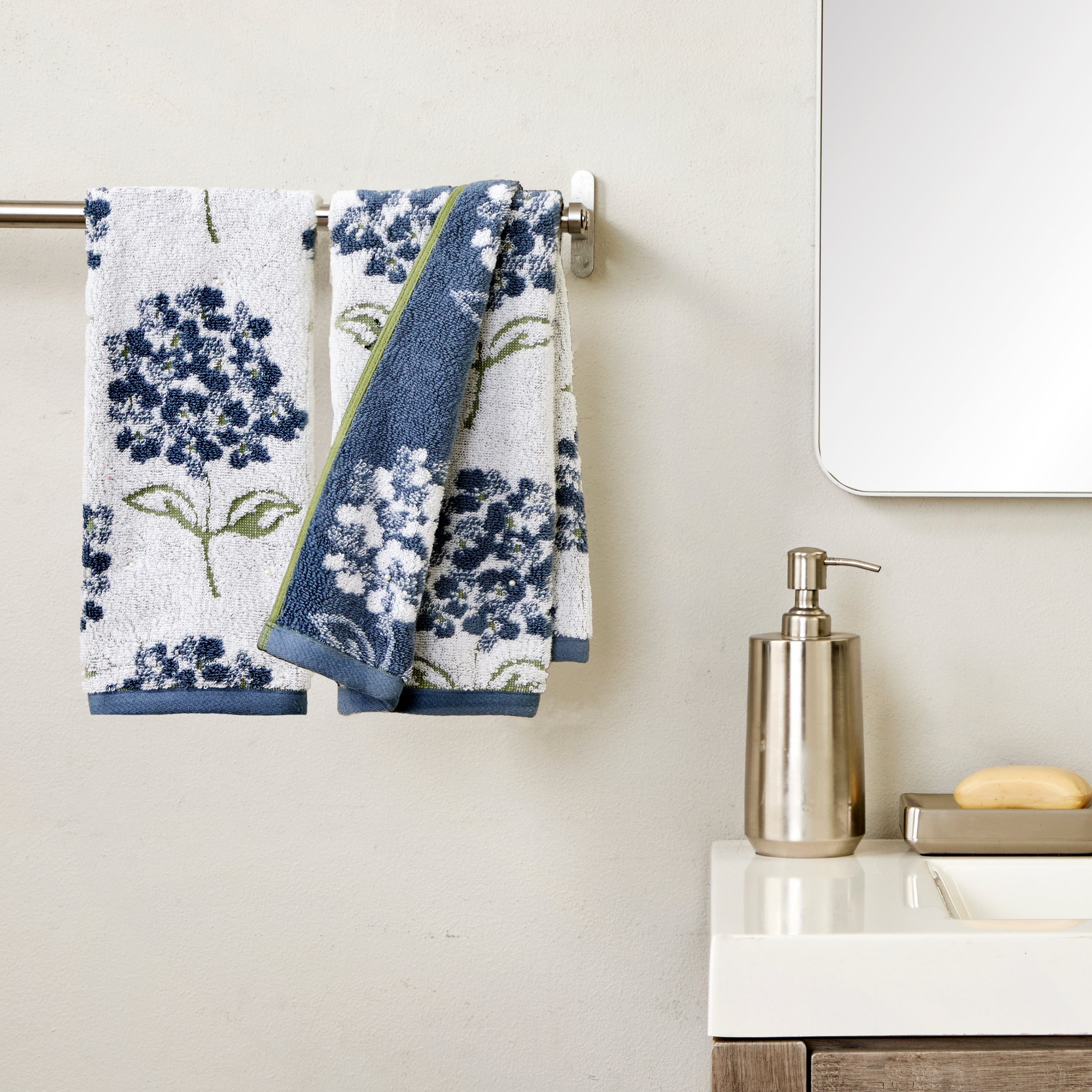 Hydrangea Jacquard 2-Piece Hand Towel Set, White/Blue