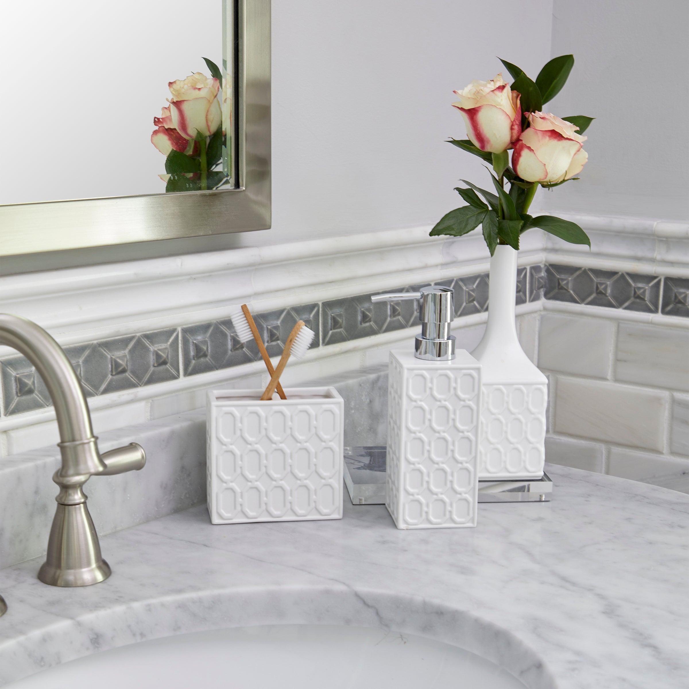 Vern Yip by SKL Home Lithgow Vase, White