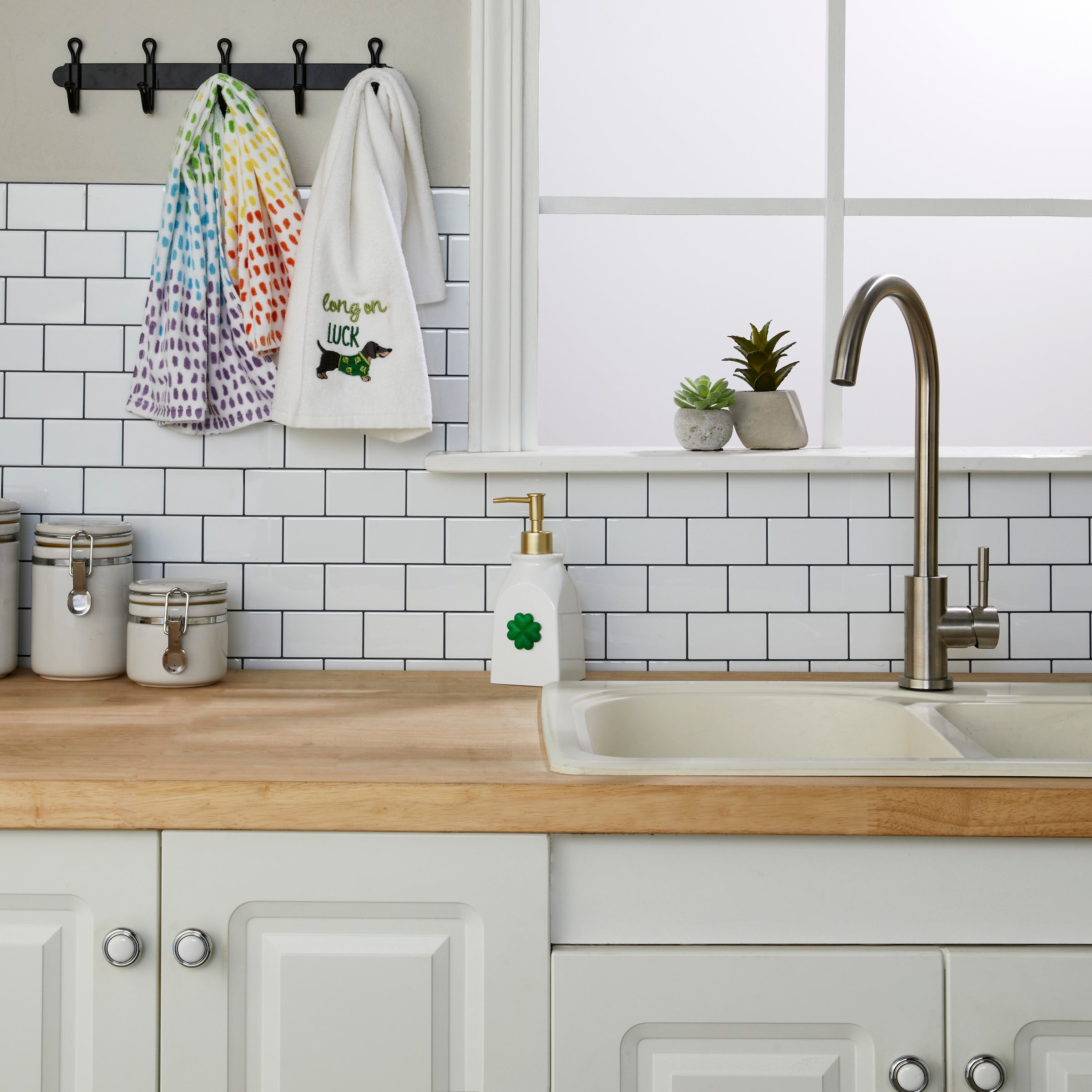 Long On Luck 2-Piece Hand Towel Set, White