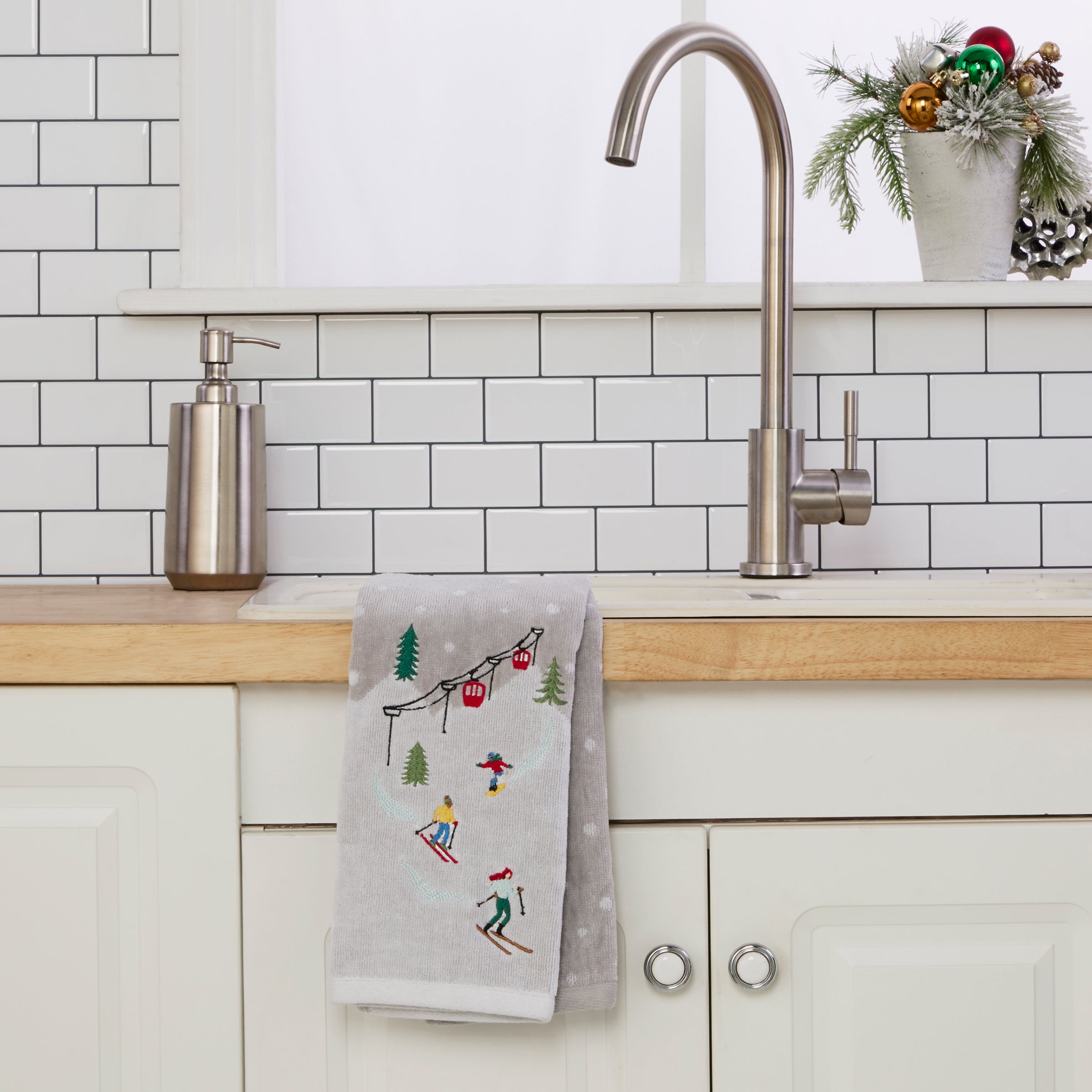 Mini Skiing Jacquard 2-Piece Hand Towel Set, Multi