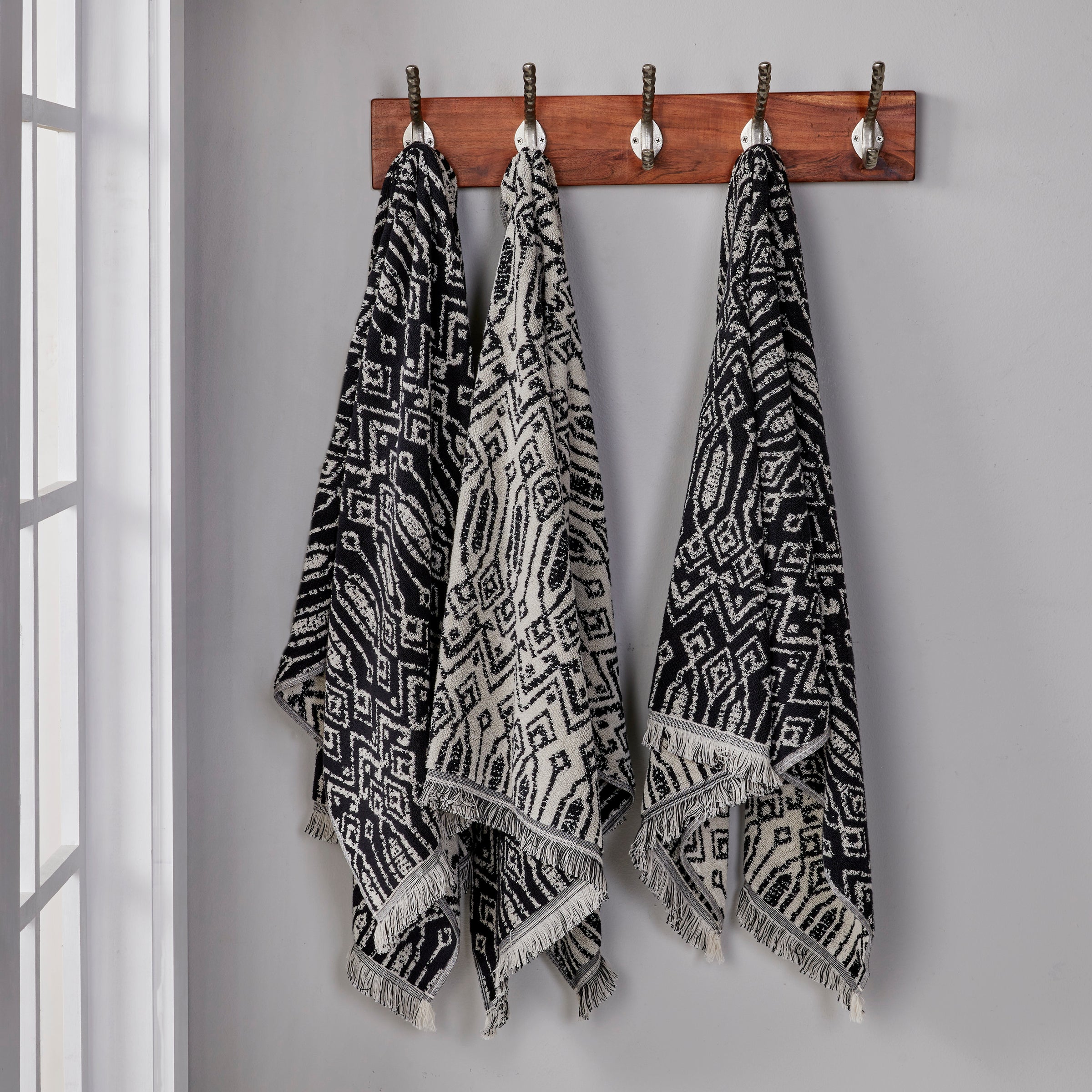 Nador Jacquard Bath Towel, Black/Linen