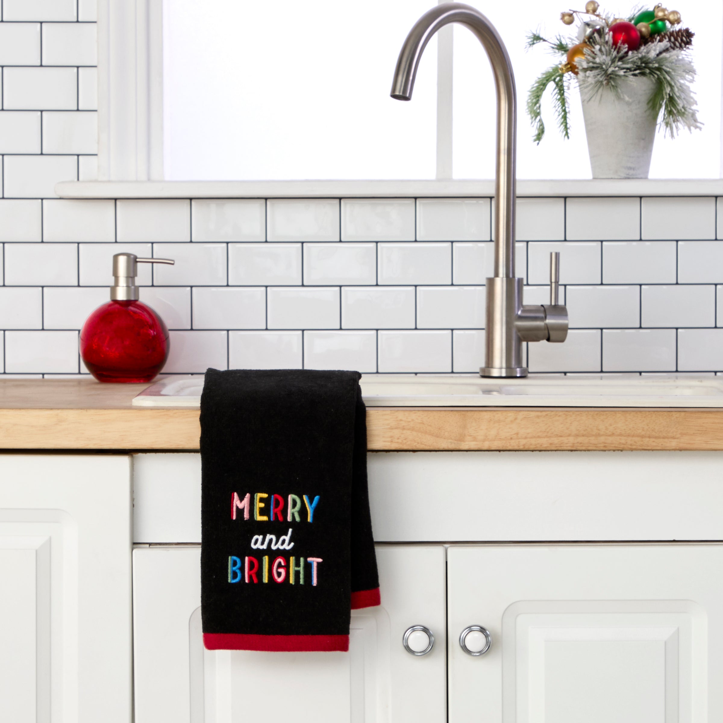 Rainbow Merry 2-Piece Hand Towel Set, Black