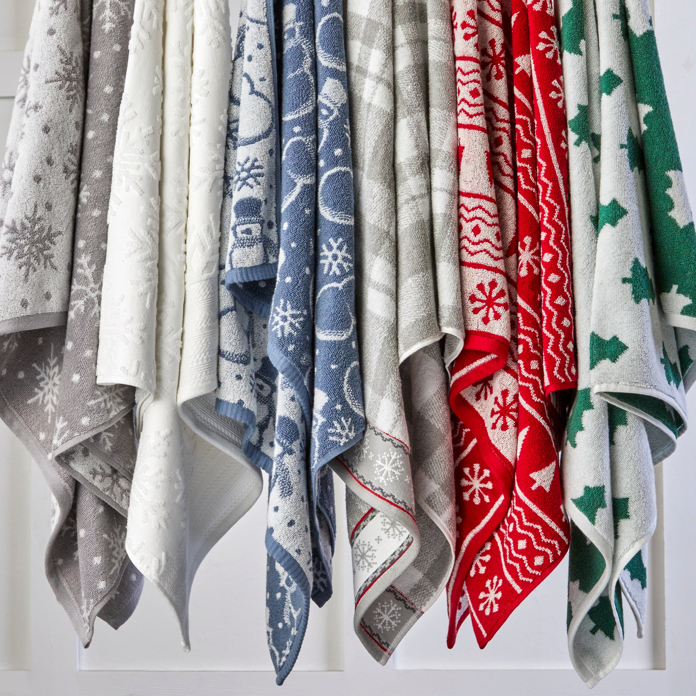 Scattered Snowflakes 4pc Bath & Hand Towel Set, Gray