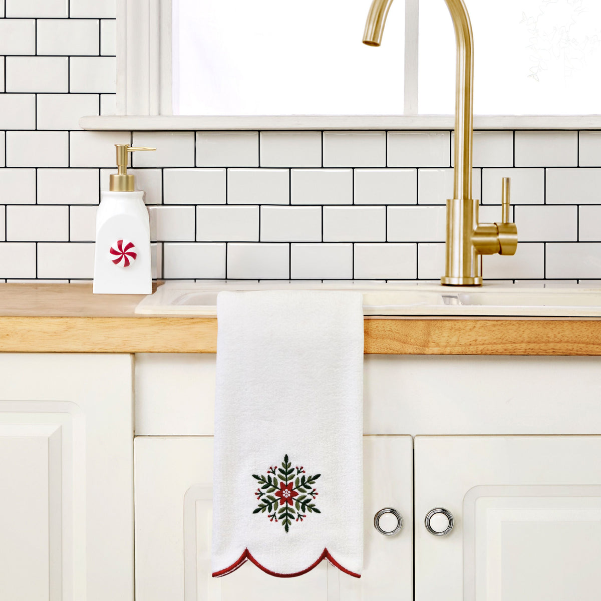 Scalloped Holiday 3-Piece Hand Towel Gift Set, White