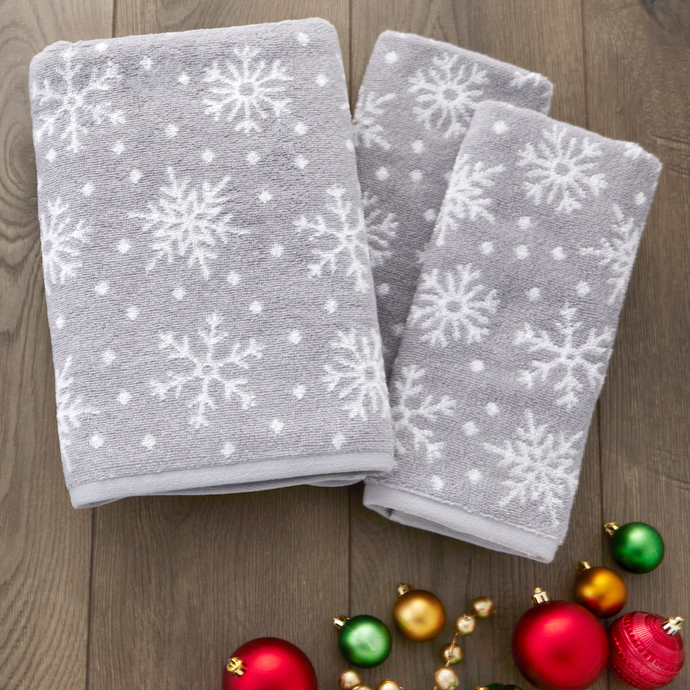 Scattered Snowflakes 2-Piece Hand Towel Set, Gray