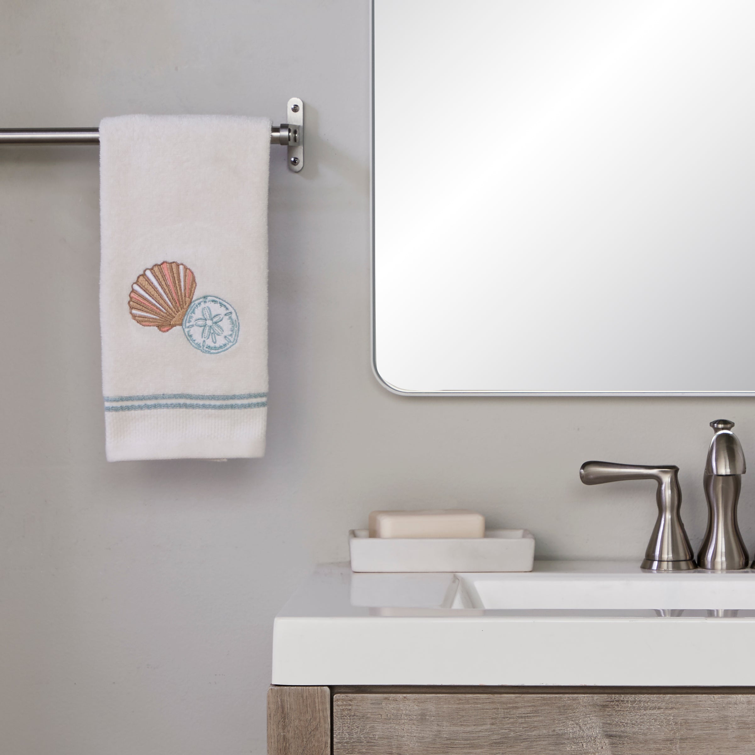 Shells Embellished 2-Piece Hand Towel Set, White