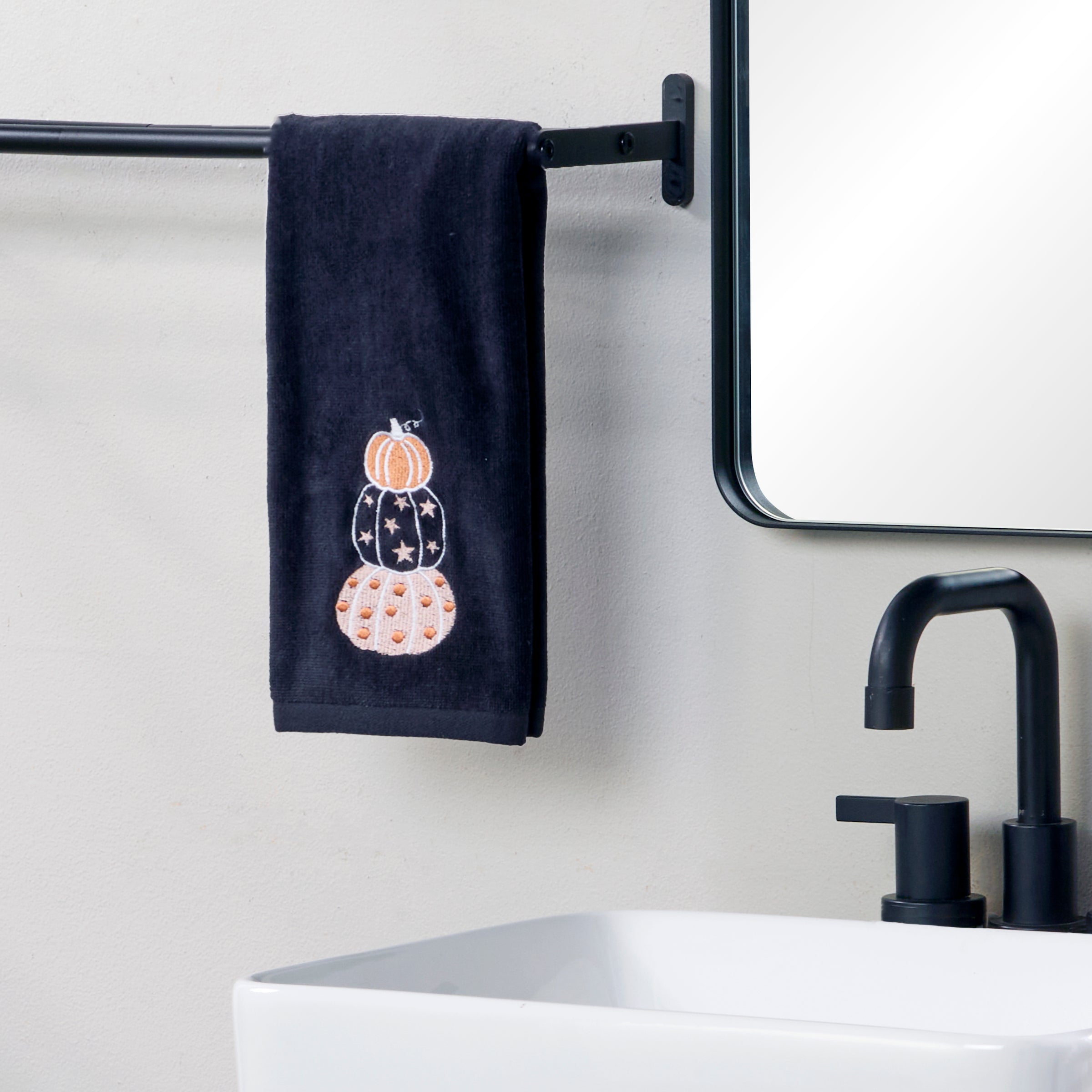 Stacked Pumpkins 2-Piece Hand Towel Set, Black