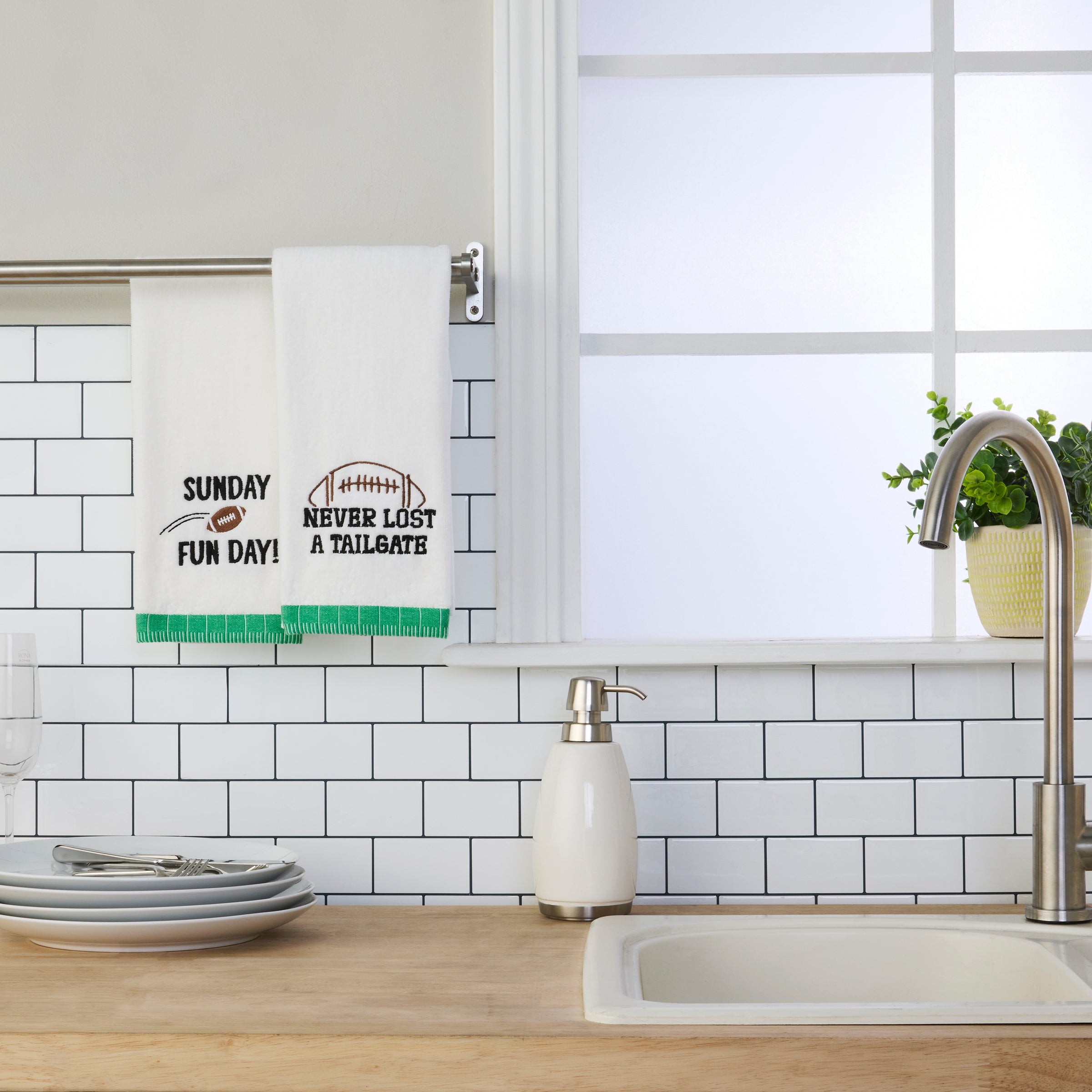 Sunday Fun Day 2-Piece Hand Towel Set, White