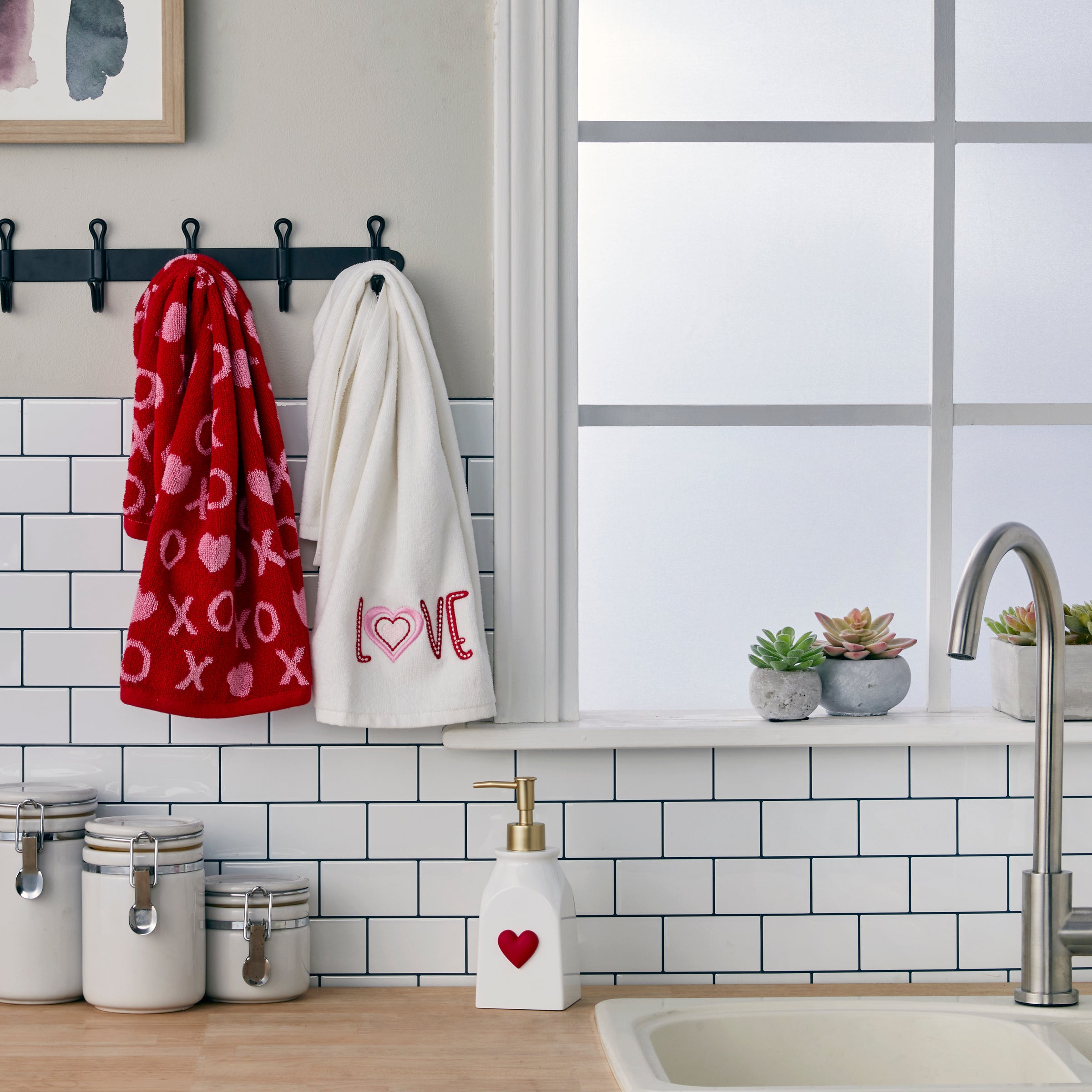 Love 2-Piece Hand Towel Set, White