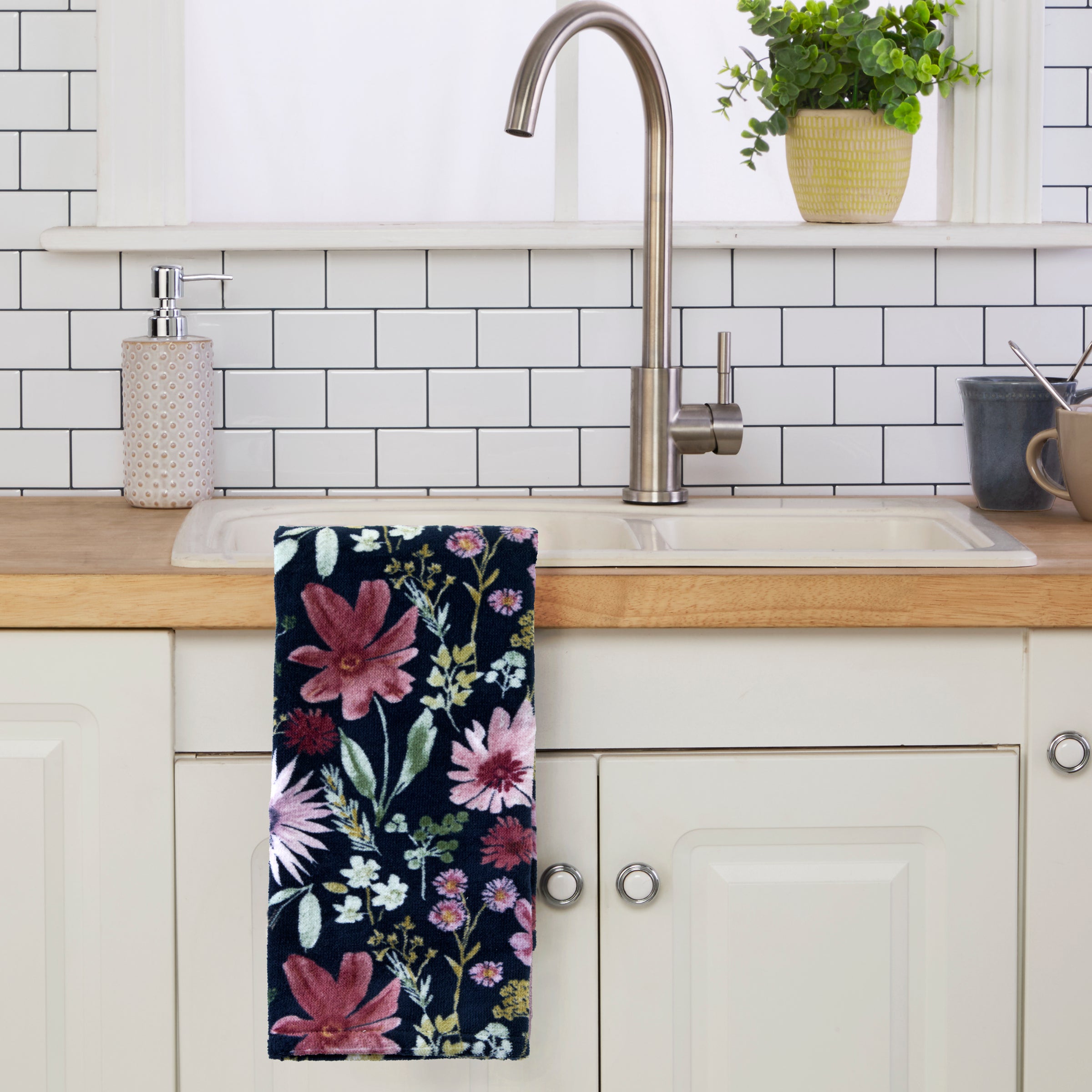Wildflower Reverie 2-Piece Hand Towel Set, Black