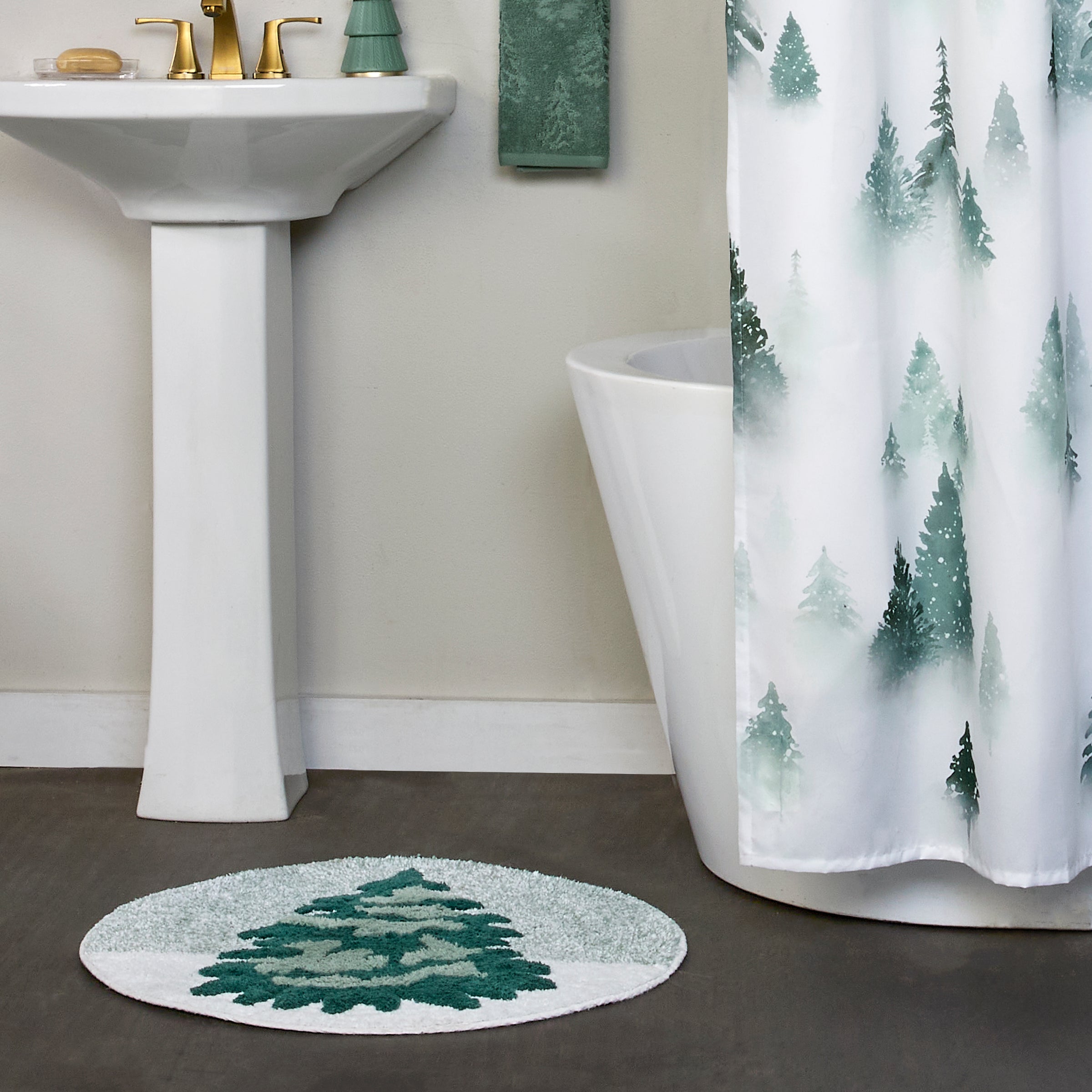 Winter Pines Round Tufted Rug, Green