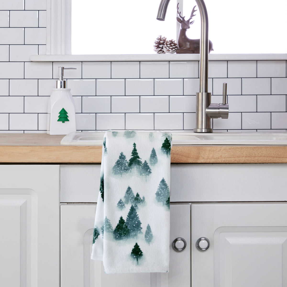 Winter Pines 2-Piece Hand Towel Set, White/Green