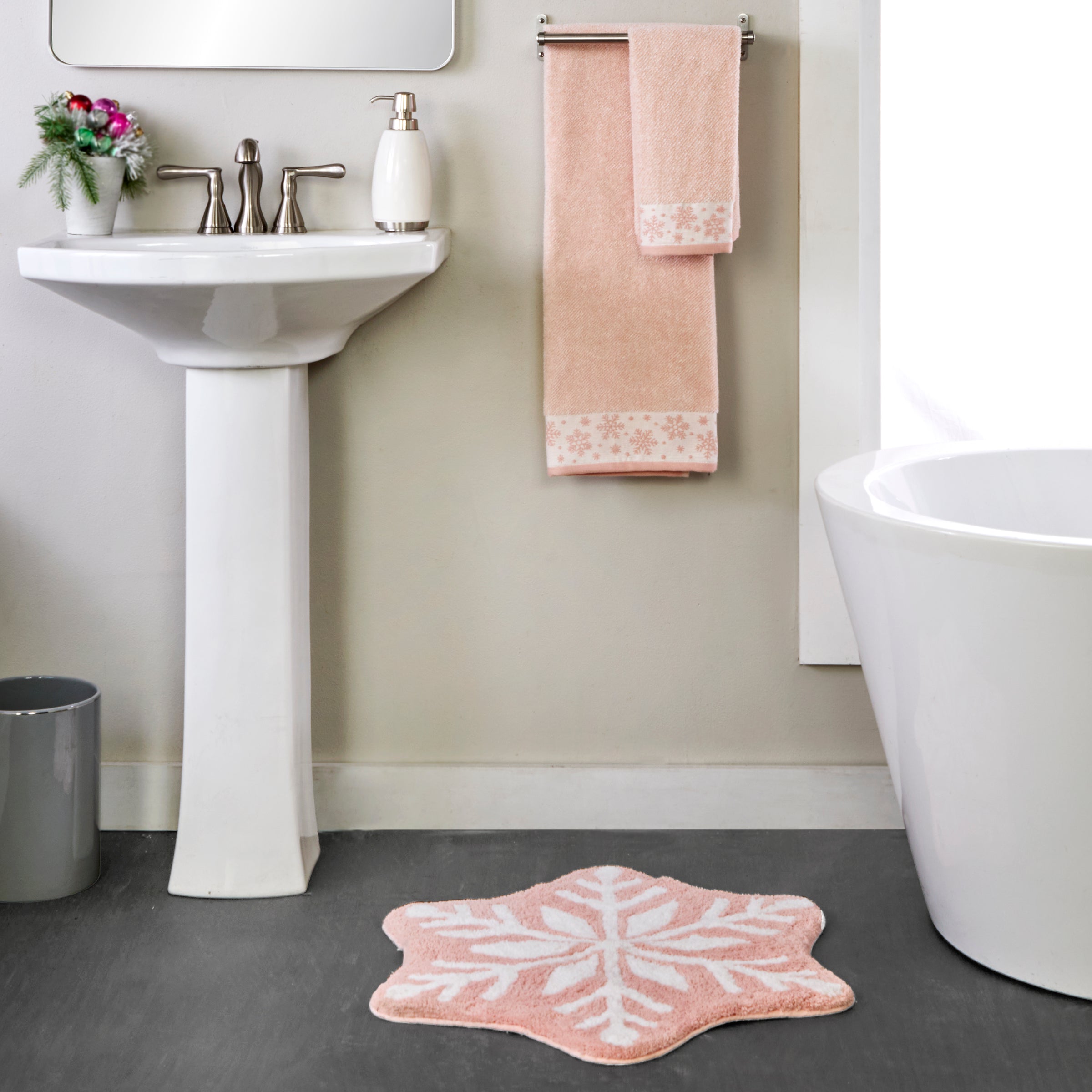 Winter Snowflake Tufted Rug, Blush