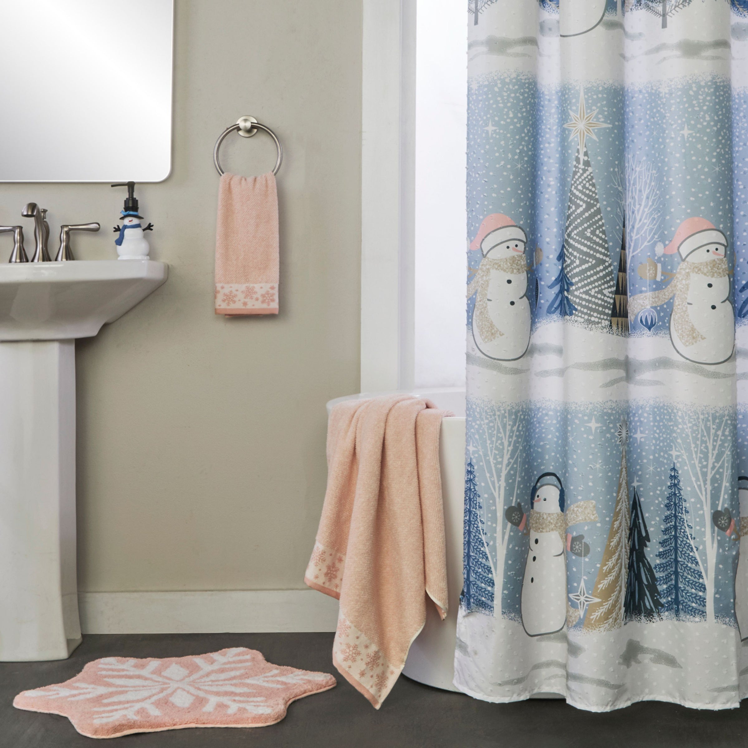 Winter Snowflake Tufted Rug, Blush