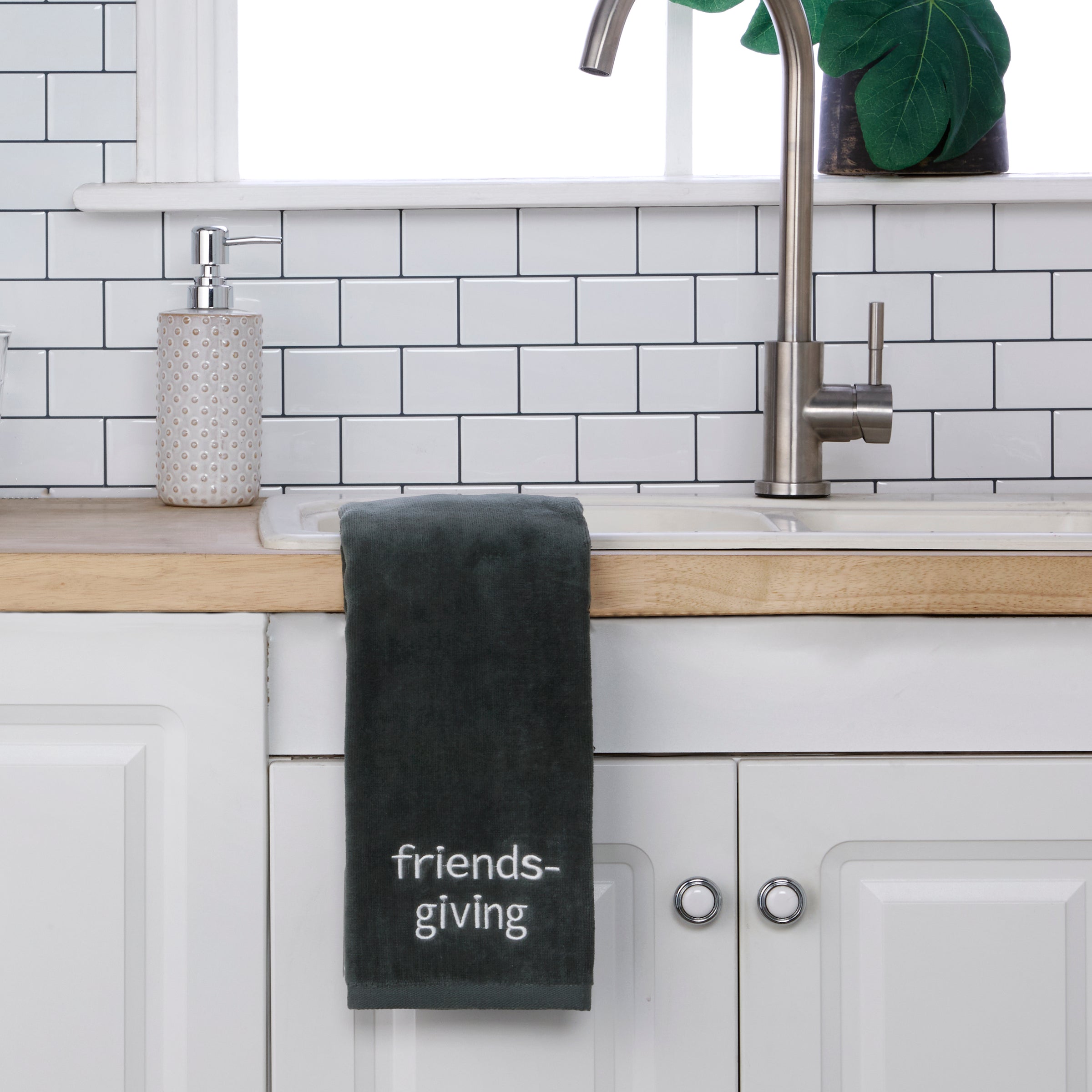 Friendsgiving 2-Piece Hand Towel Set, Green
